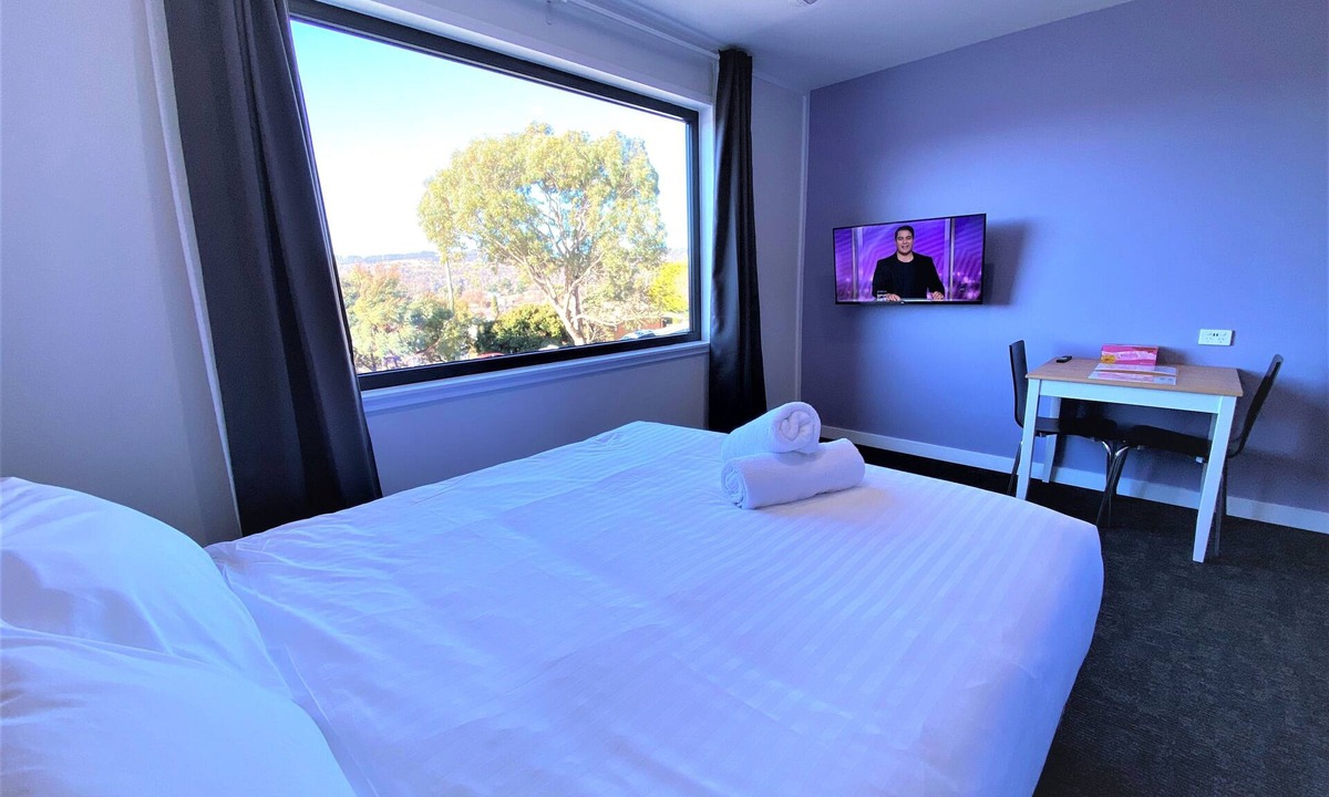 Jindabyne Hotel | Vikas