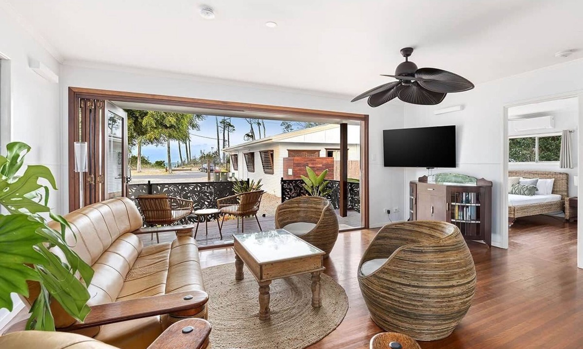 Urangan House | Vila Paus Dua - Beachfront Hervey Bay