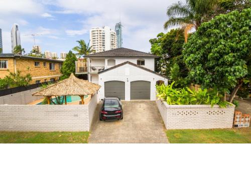 Surfers Paradise Apartment | Villa 1 and Villa 2