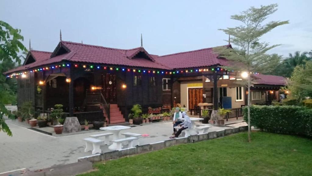 Parit Jawa Villa | Villa Amyleeya