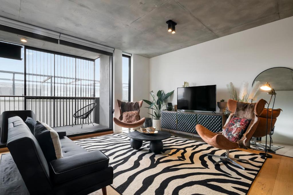 Richmond Apartment | Villa Casa ~ Designer 3BR Apt~2Car~Perfect Getaway