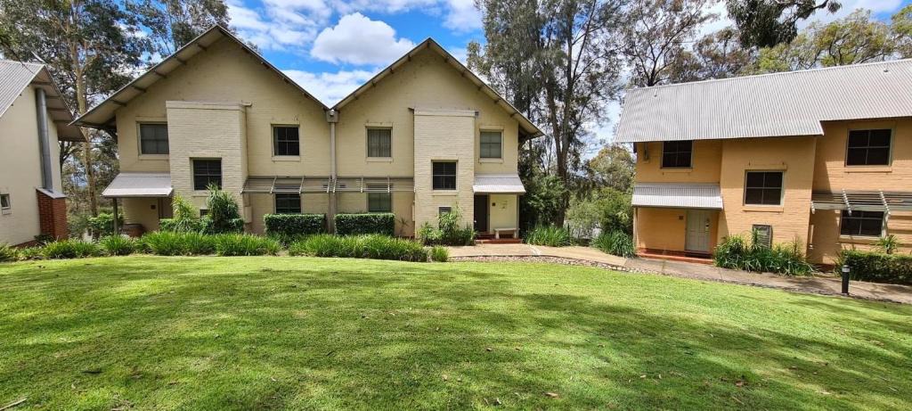 Pokolbin Apartment | VILLA DION - 3 Bedrooms situated in Cypress Lakes Resort