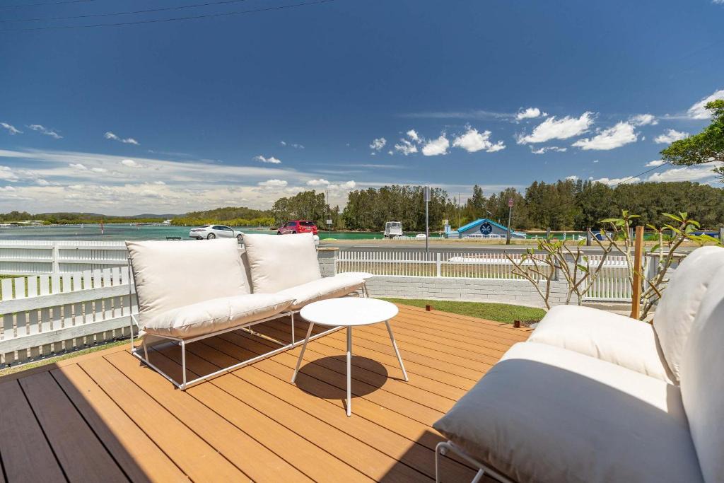 Forster Villa | Villa Frankie Lakefront Bliss