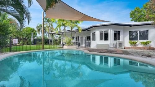 Kewarra Beach House | Villa Ibis Family Home with Pool in Kewarra Beach