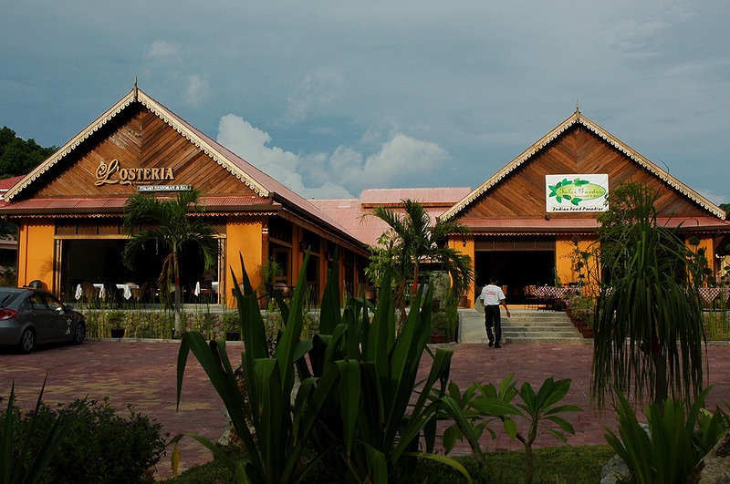 Pantai Tengah Hotel | Villa Molek