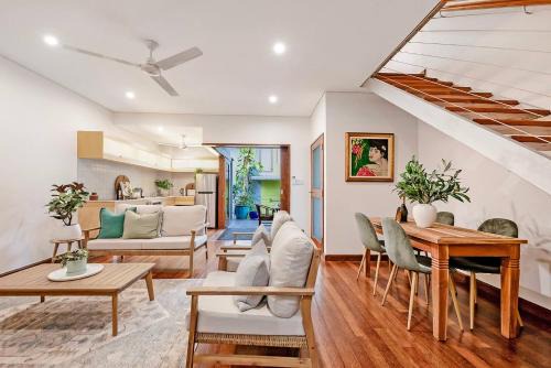 The Gardens House | Villa Orchid - Balinese Sanctuary near Beach and CBD