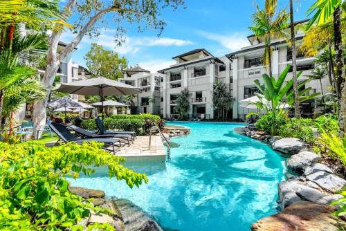 Palm Cove Hotel | Violet Studio - Seaside Nook with Resort Pools and Spa