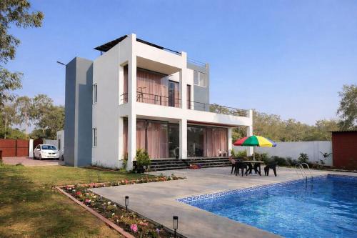 Hasanganj Villa | Vishranti Spacious Villa with Pool & Sunlit Spaces