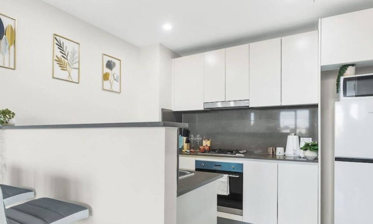 Canterbury Apartment | Vivid Unit Next to Campsie 6 mins to train station
