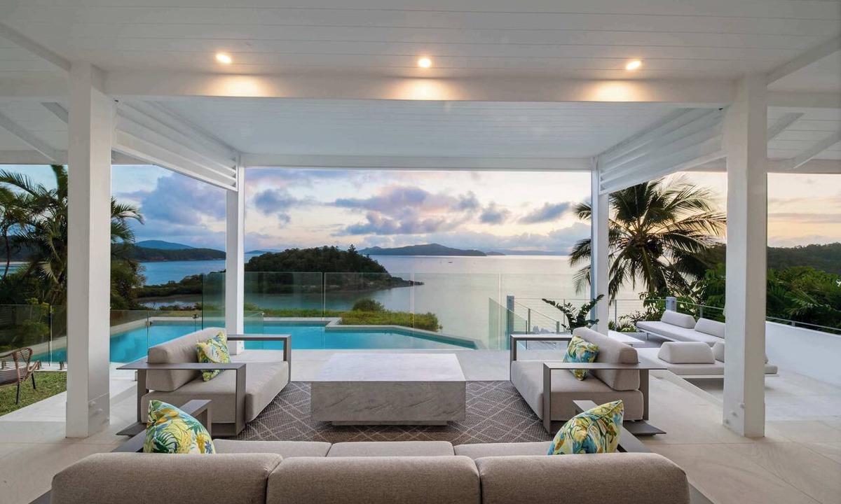Shute Harbour House | 'Vue de Bleu' Luxury Whitsunday Retreat