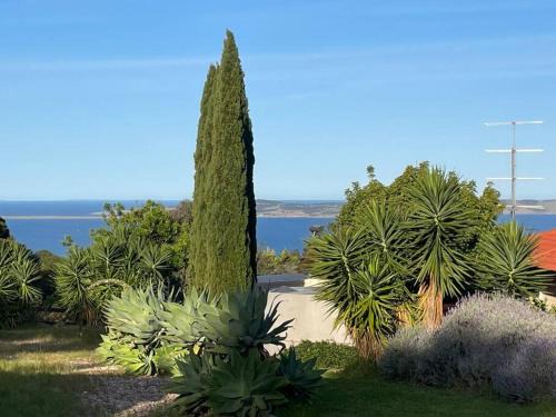 Boston Apartment | Wakelin studio guesthouse-peace, privacy, seaviews