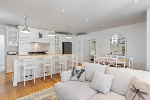 North Adelaide House | Walk to Adelaide Oval & CBD with Luxury Cottage
