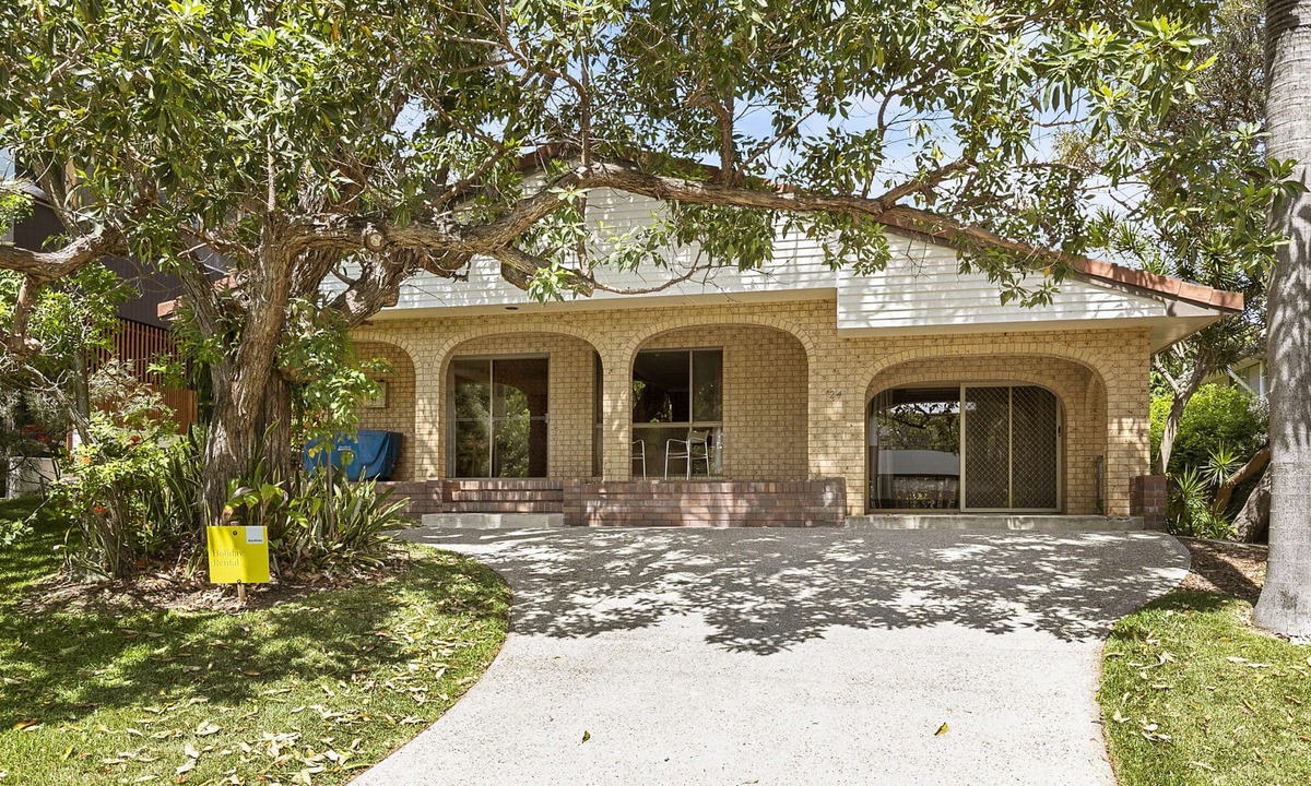 Point Lookout House | Walk to several beaches and adjacent to bush walking tracks.