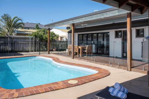 Warana House | Warana Abode - Pool, Studio, PF, Walk to Beach