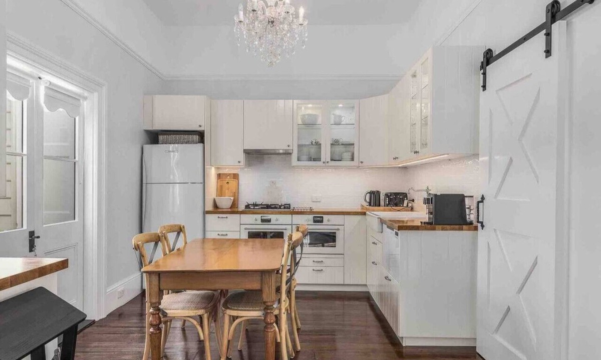 Hobart Central Business District Villa | Warm, Inviting & Luxurious The Barn