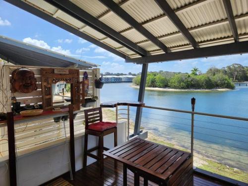 Gold Coast Apartment | Water View. 1bedroom Sleeps 2. WI-FI, Wash Machine