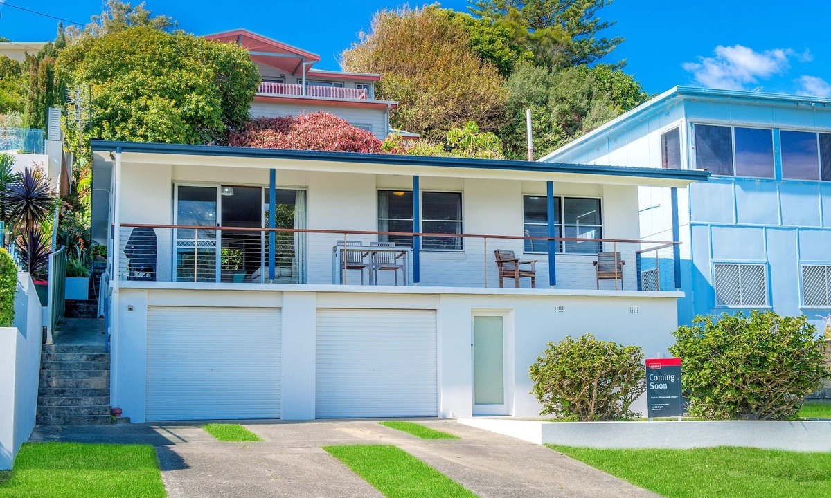 Crescent Head House | WATER VIEWS ACROSS THE FAIRWAY