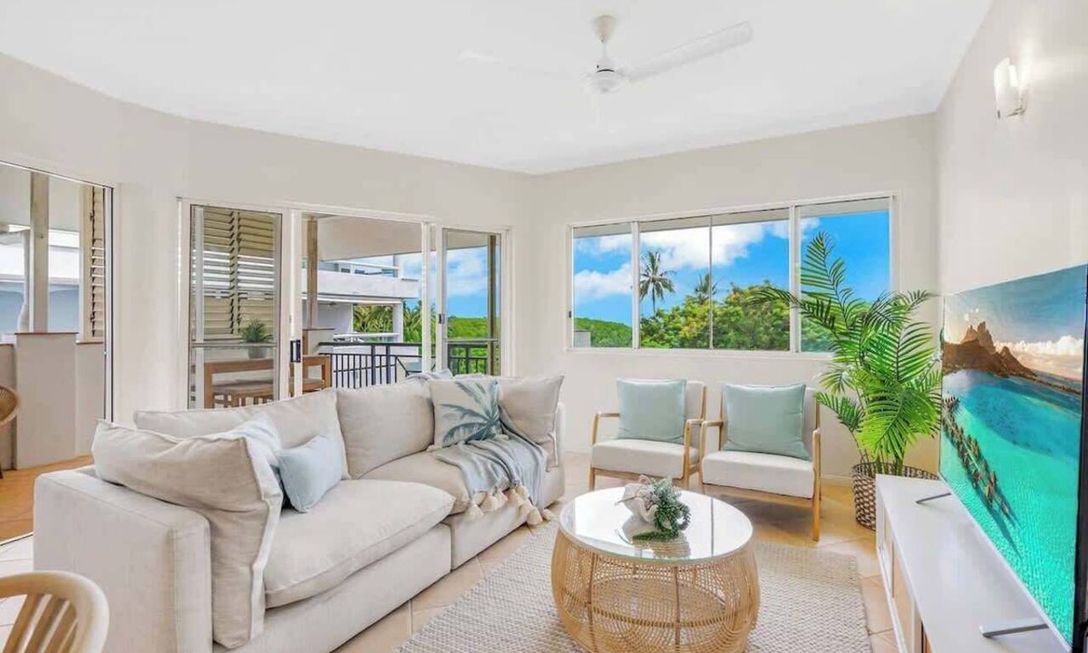 Cairns North Apartment | Water Views on the Esplanade