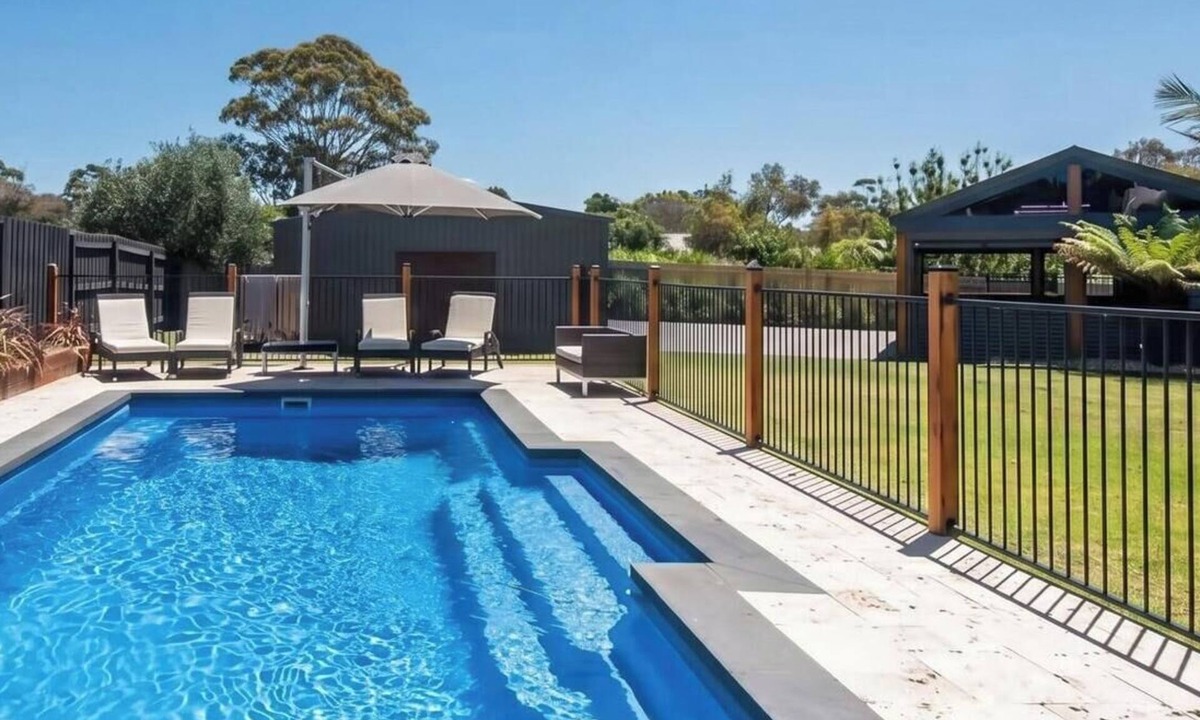 Rosebud House | Waterfall Gully Retreat with Gas heated Pool