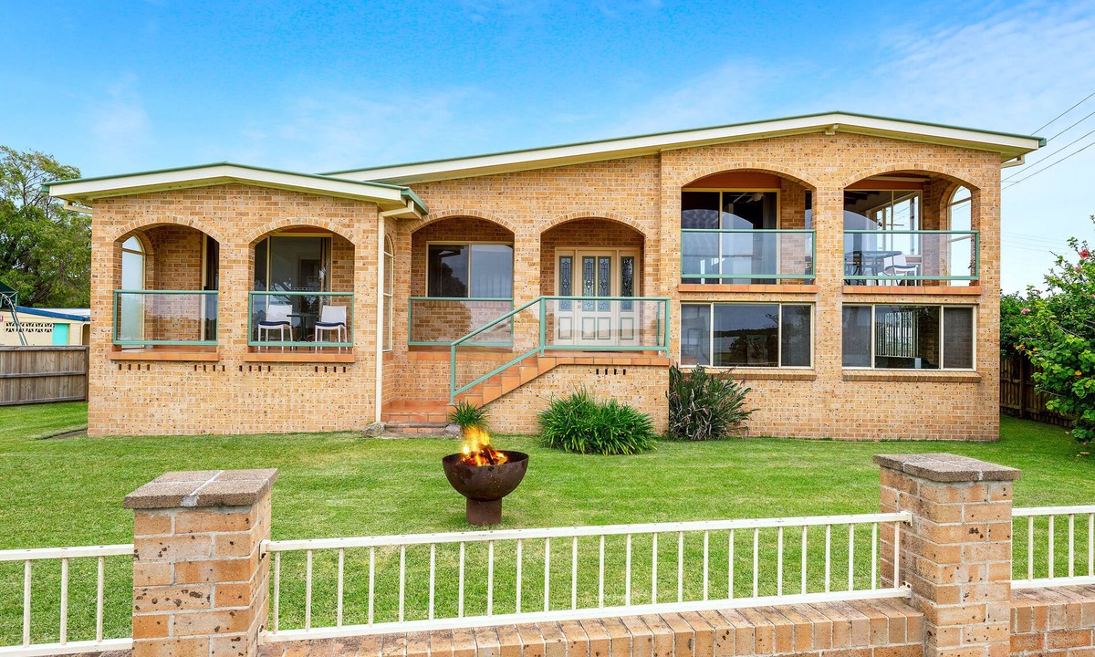 Greenwell Point House | Waterfront 3 bedroom House (Pet Friendly)