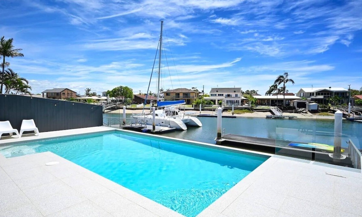 Buddina House | Waterfront Delight - Pool, Aircon ZG8