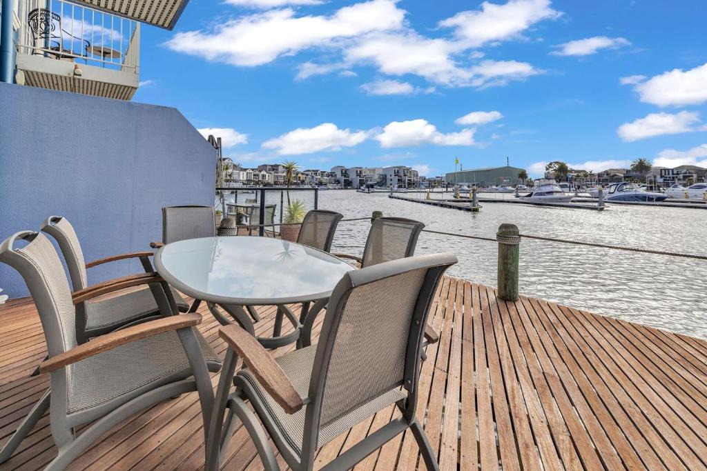 Patterson Lakes House | Waterfront Haven with Deck, Marina Views & Parking