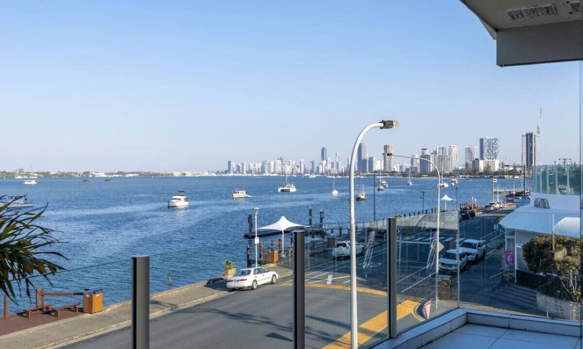 Labrador House | WaterFront Stunning Antique 4Rms/7Beds HolidayHome