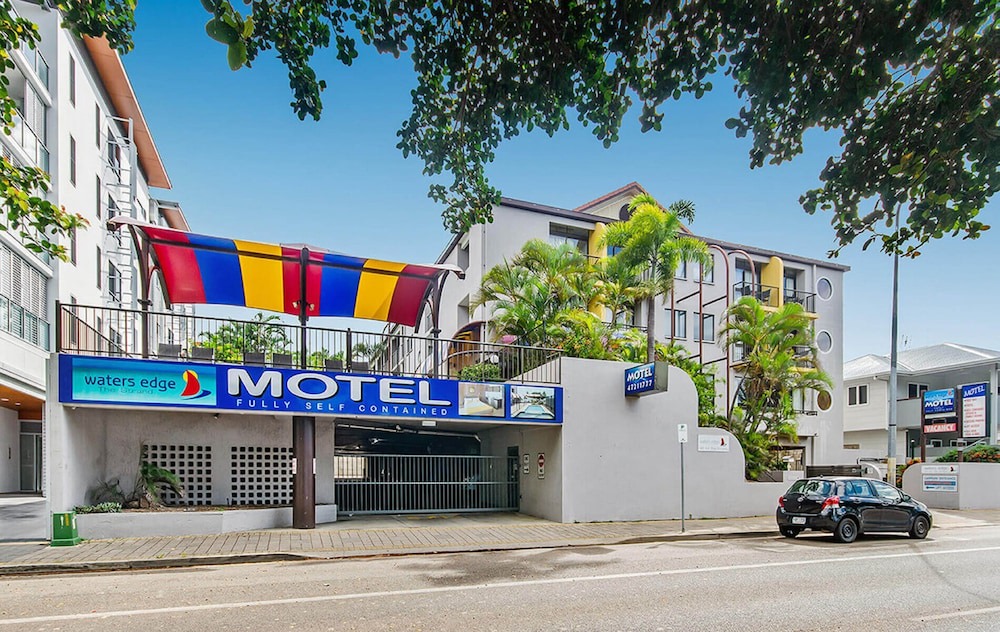 North Ward Hotel | Waters Edge the Strand