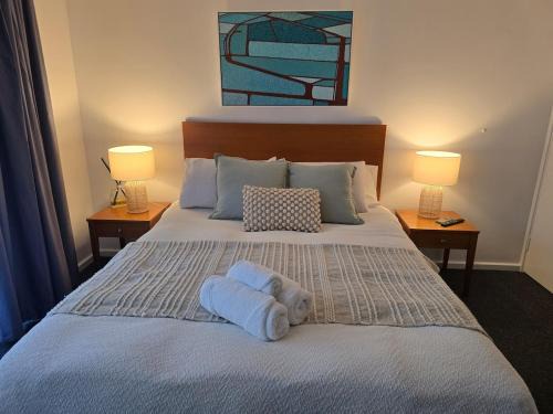 Halls Head Apartment | Waterside Studio Apartment- Mandurah - With Jetty