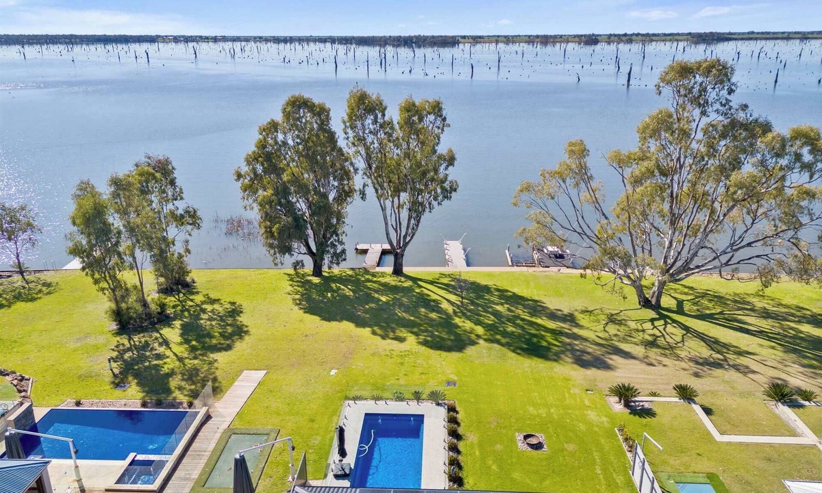 Yarrawonga House | Waterview Place Lakehouse - Winter Special
