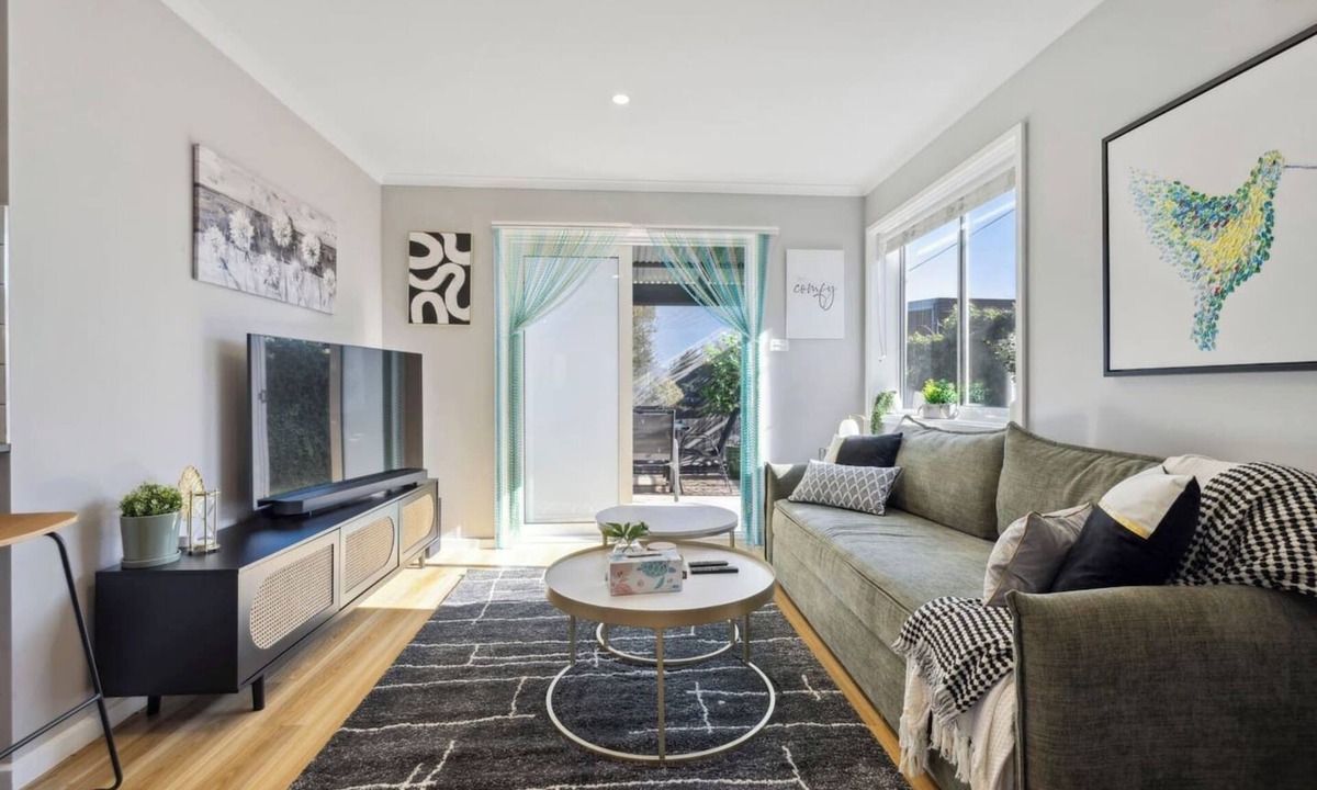 Wanniassa House | Wattlebird Cottage Chic Comfort near Mount Taylor