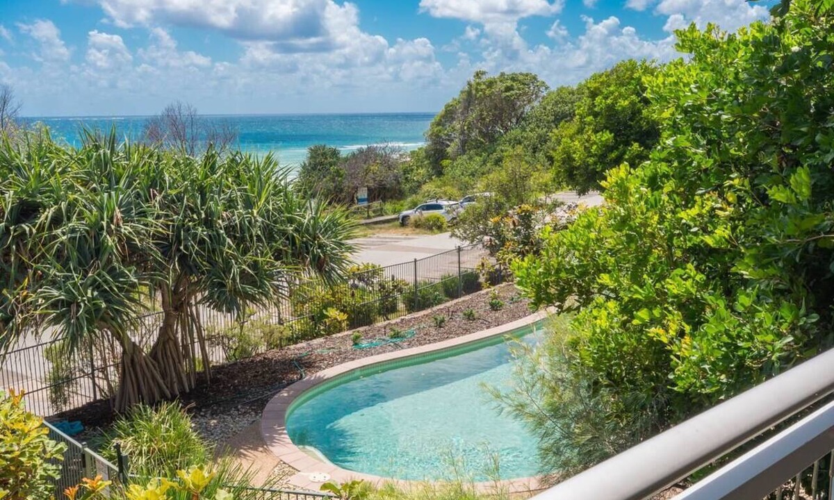 Point Lookout Apartment | Waves 12 - Beachfront Apartment with pool