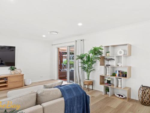 Fingal Bay House | Waves on Whitesands