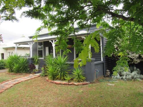 Maryborough House | Welcome Stranger Cottage