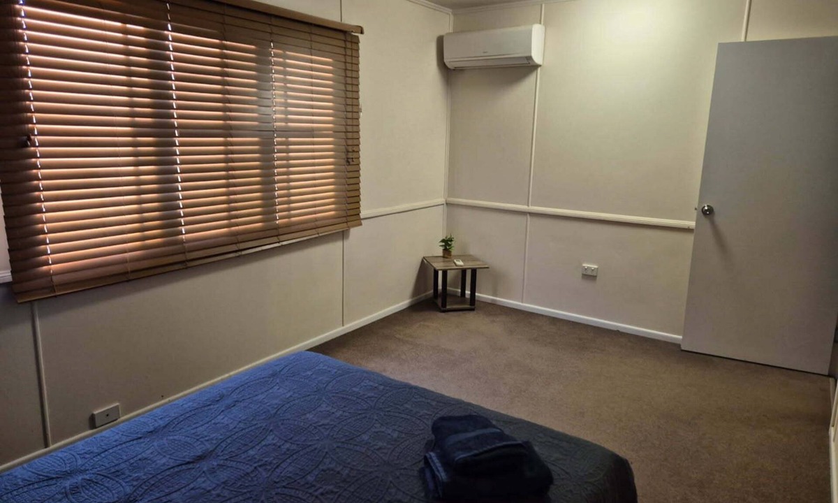 Vincent House | Welcome to Vincent Villa - Private 5 Bedroom Home in Vincent. Aircon, Wifi, Pool