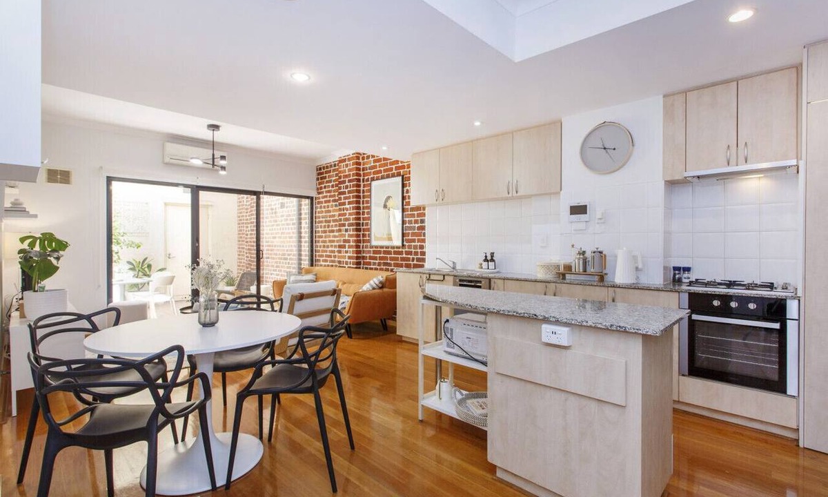 Fremantle Apartment | West End Courtyard Retreat