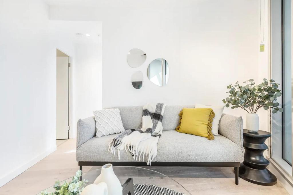 Melbourne Central Business District Apartment | West Side Trendy CBD LivingWorkShopRestPlay