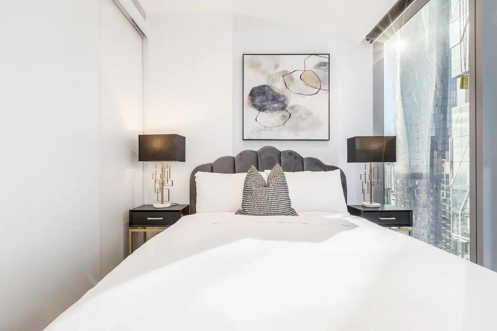 Melbourne Central Business District Apartment | West Side Trendy CBD LivingWorkShopRestPlay
