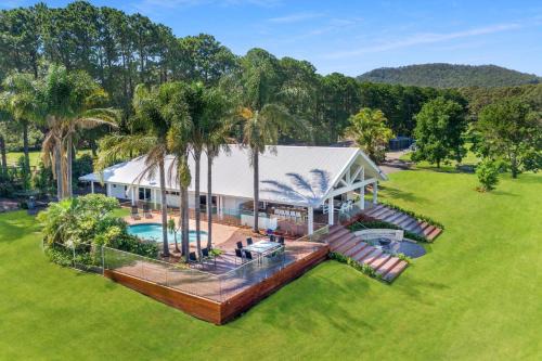 Far Meadow House | Whispering Pines House, Far Meadow, Berry