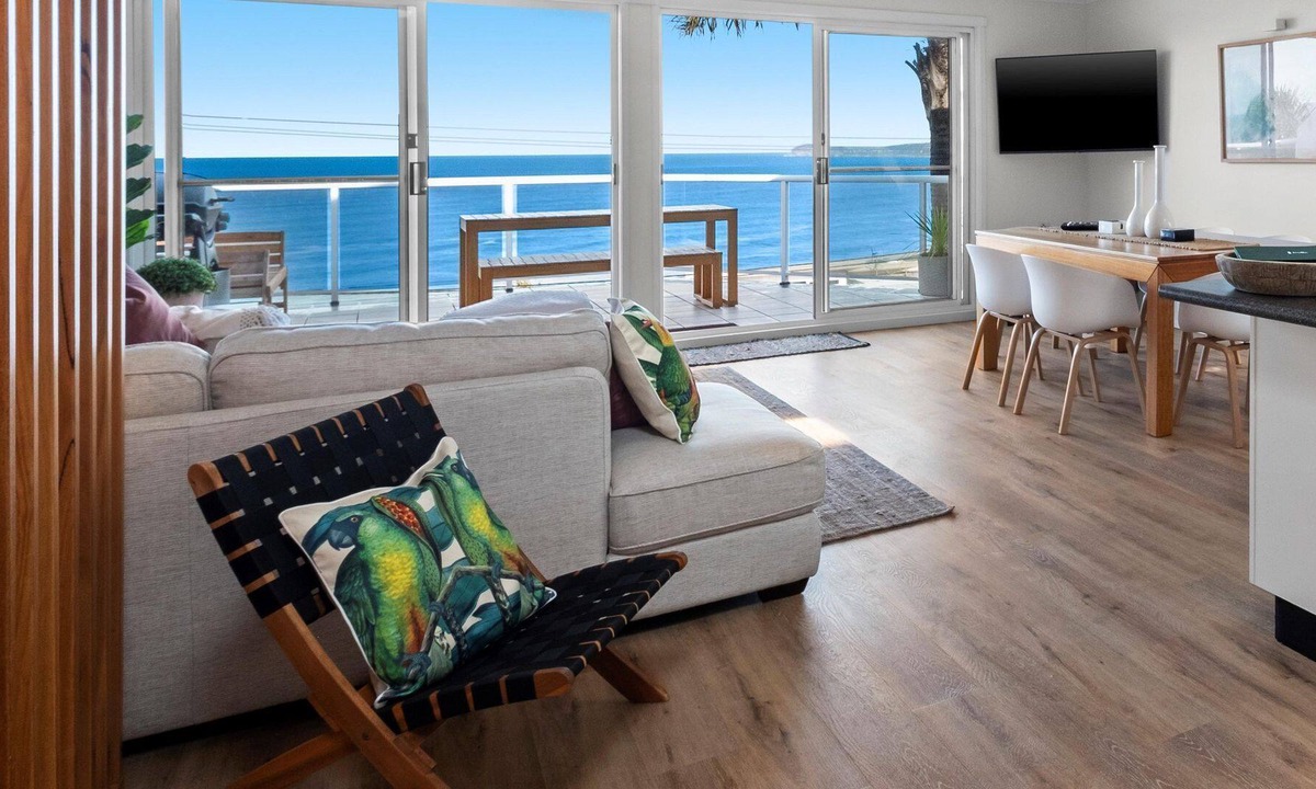 Killcare Heights House | Whispering Waves - 180 Degrees of Ocean