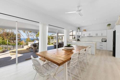 Sunshine Beach House | WHITE BEACH HOUSE High on Belmore, PETS welcome
