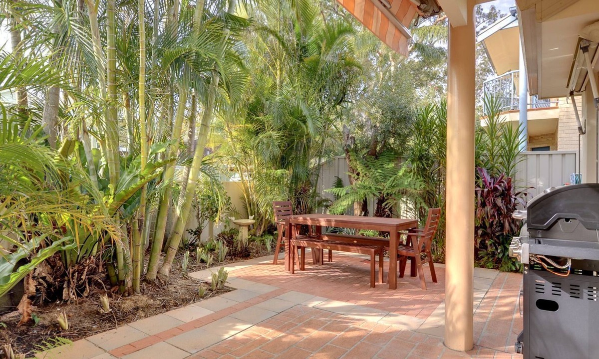 Nelson Bay House | White Horses