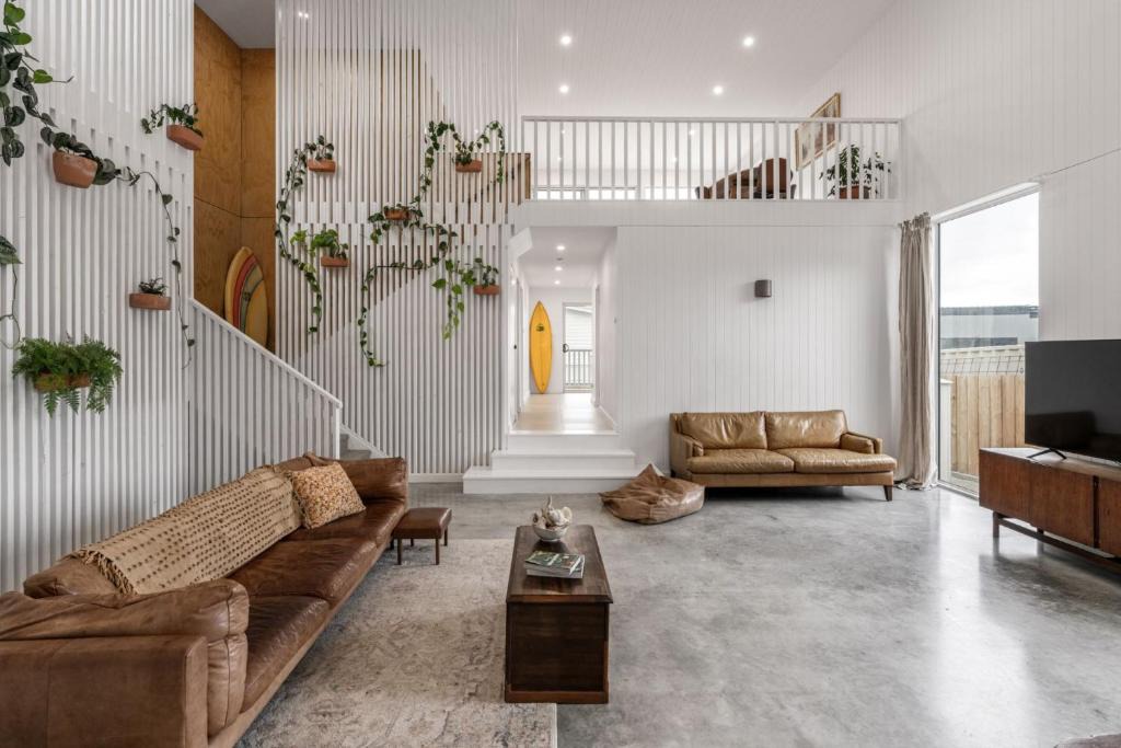 Bicheno House | White Pebble