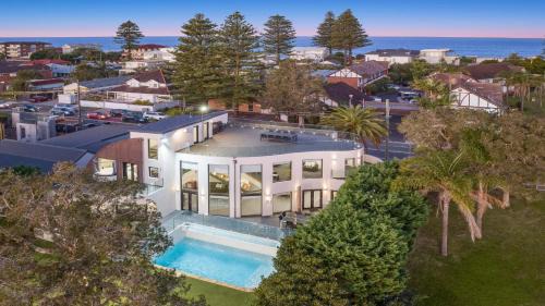 Wamberal House | Whitehaven – Luxury Waterfront Escape in the Heart of Terrigal