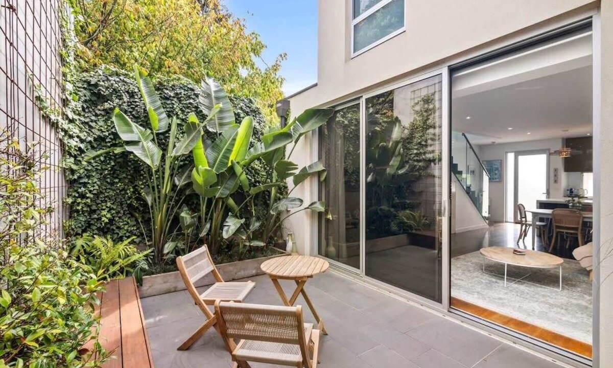 Torquay Apartment | Whitewash Beachfront Apartment on The Esplanade