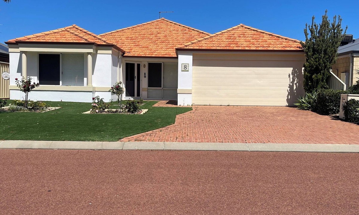 Lakelands House | Why have a room when for the same price you can have a whole gorgeous house!