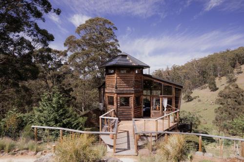Ridgeway House | Wilderness Retreat 15mins to CBD, bath tub, forest views