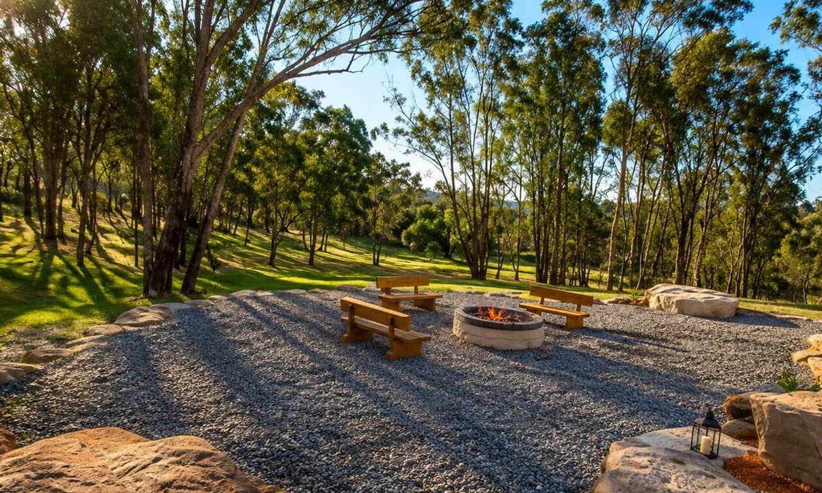 Charbon House | Willow Cabin - Peaceful Rural Retreat - Pet Friendly