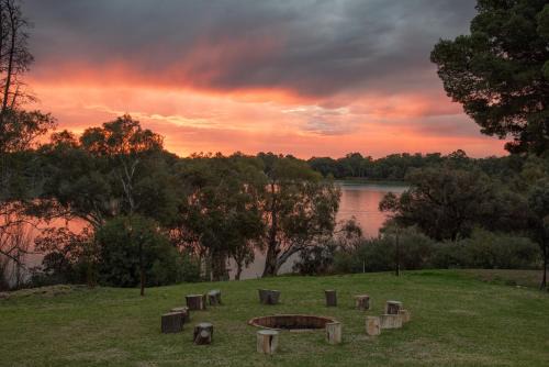 Paringa House | Willow Lodge Retreat - Private Boat Ramp