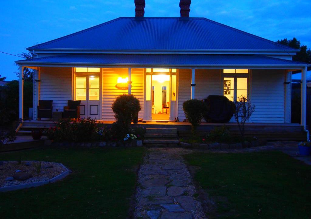 Kingston Beach House | Windsor Cottage